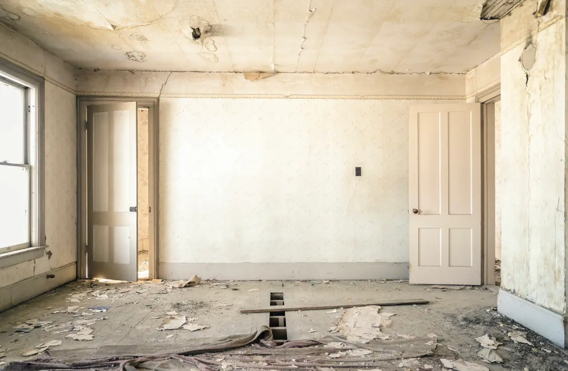 Waste disposal crew managing a cleanout project in Drexel Heights